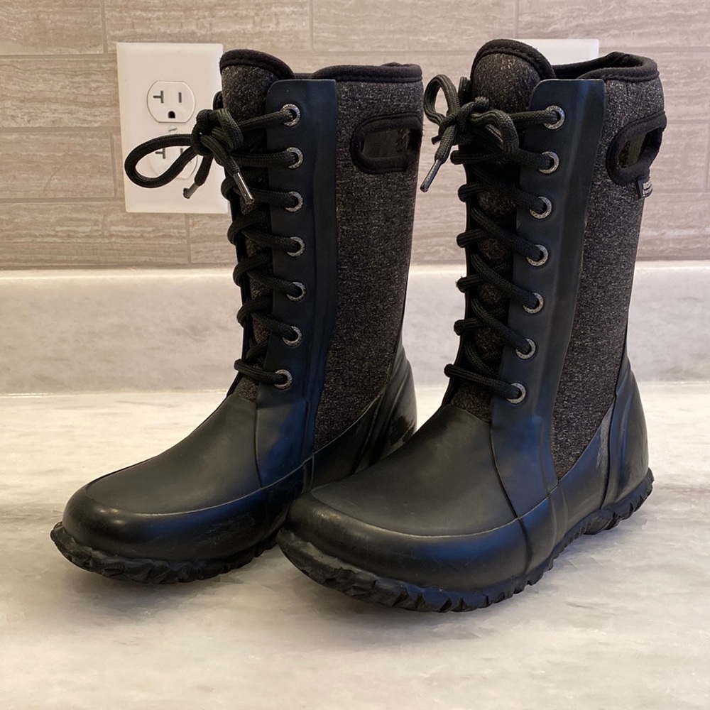 Bogs Cami Lace Boots for Girls in Black and Gray. Size 12.